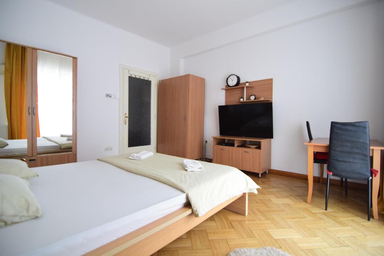 Resedinta Lui Calin - Calea Victoriei Near Royal Palace Бухарест Екстер'єр фото